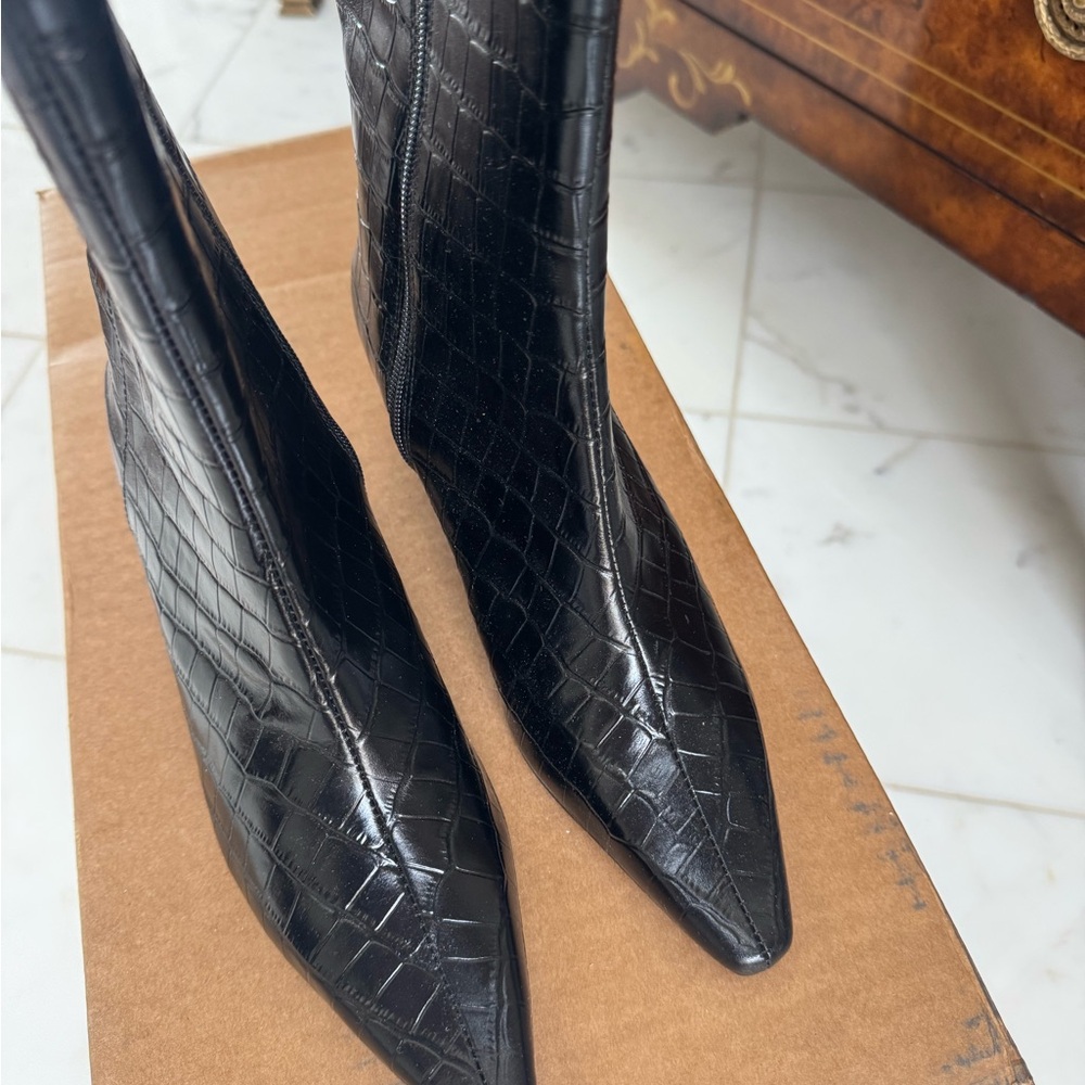 Elegant Black Croc-Embossed Women's Booties